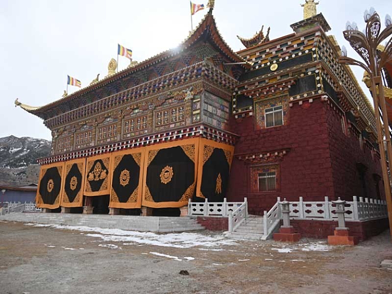 Yagze-monastery-hall