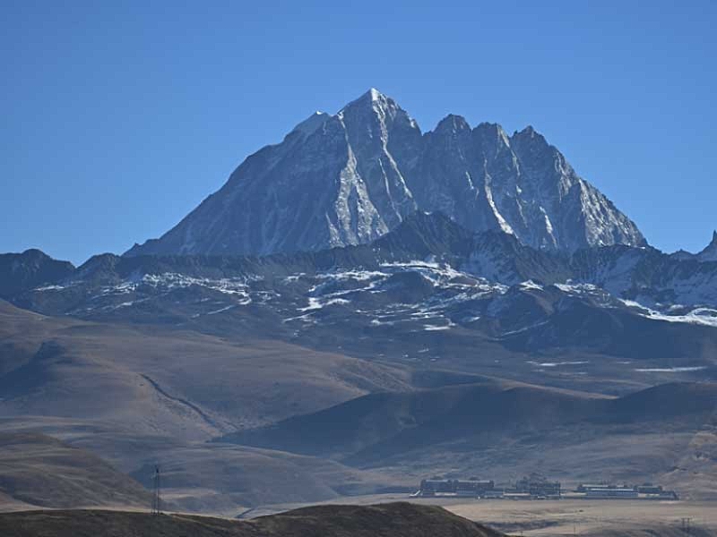 Yala-Mountain-and-muya