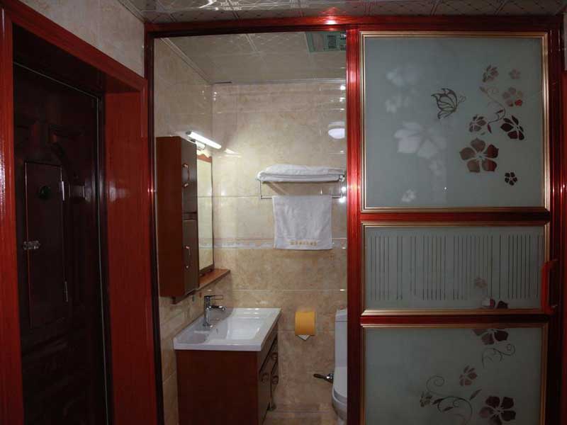 Yulong Holiday Grand Hotel