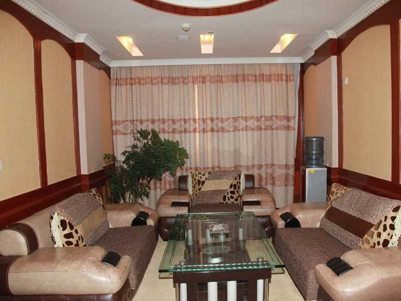 Yulong Holiday Grand Hotel