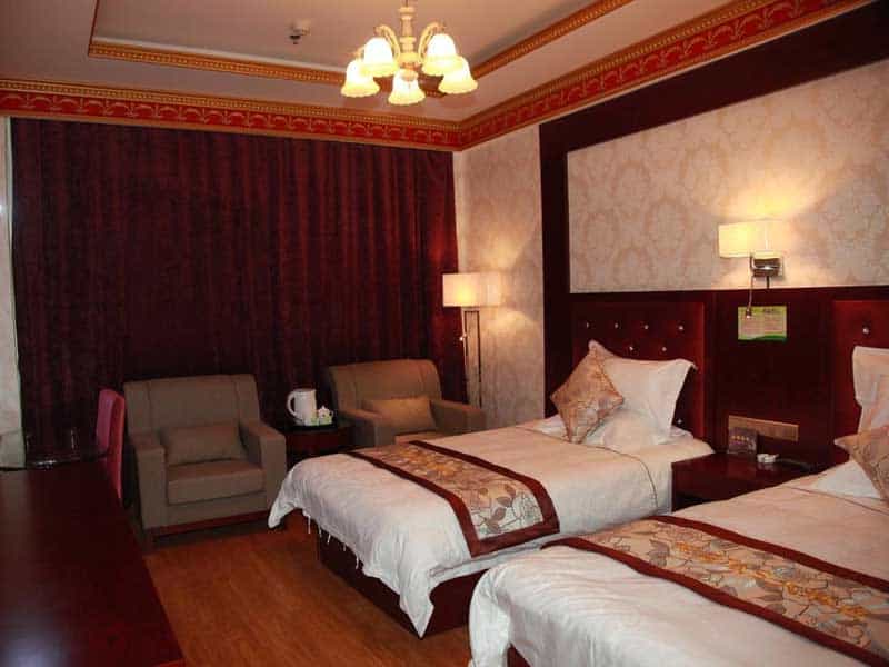 Yulong Holiday Grand Hotel
