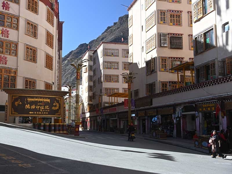 dege-street