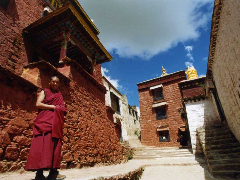 ganden-monk