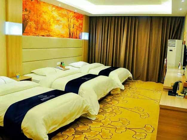triple beds room