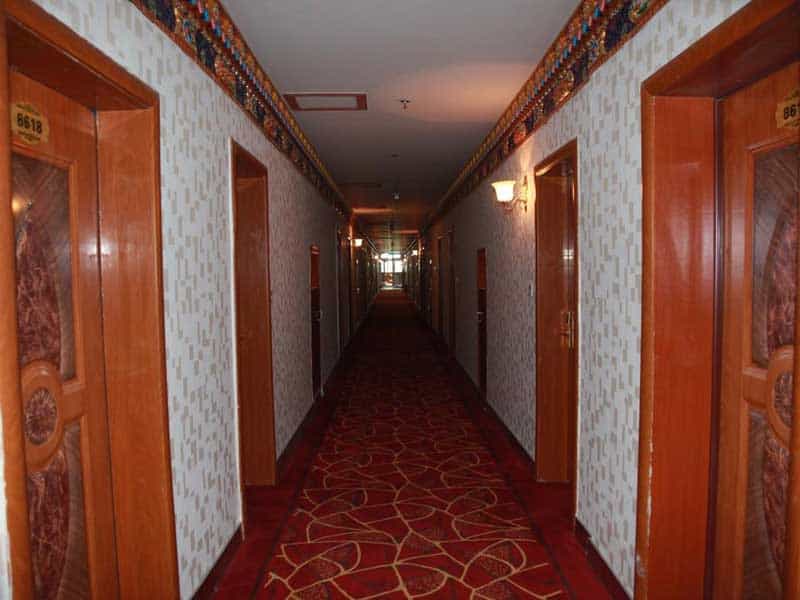 Yulong Holiday Grand Hotel