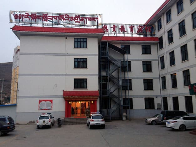 jiaoyu hotel parking