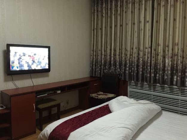 Regong Education Hotel