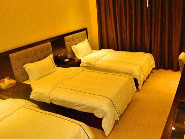 triple beds room