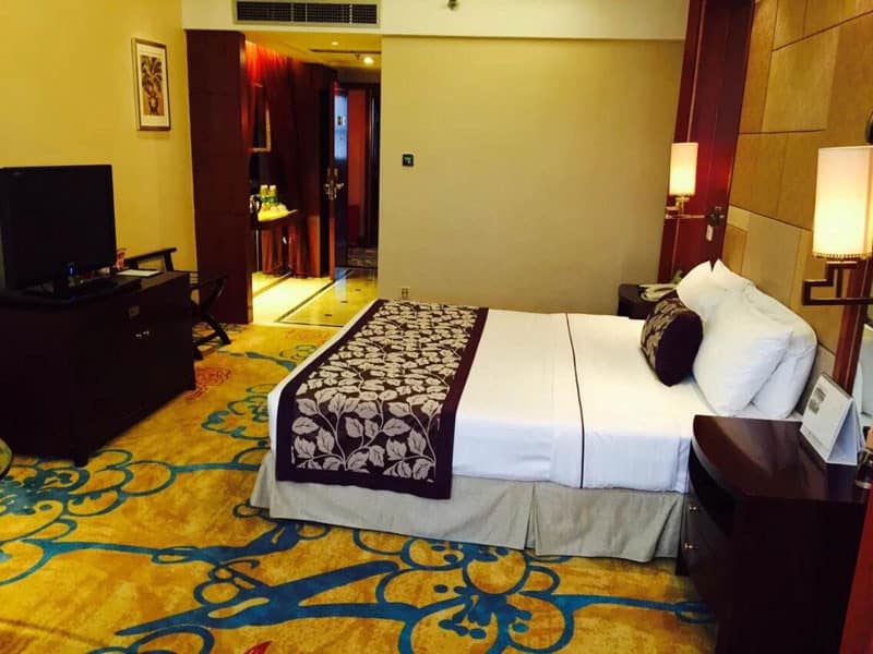 king-size-bed-room