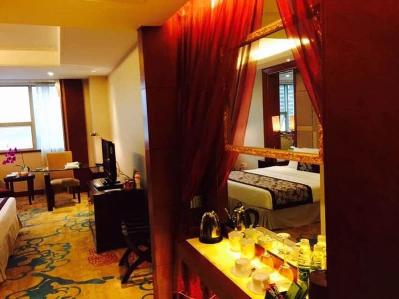king-size-bed-room-minibar