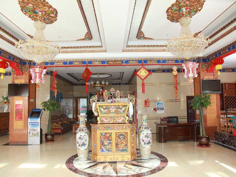 Yulong Holiday Grand Hotel