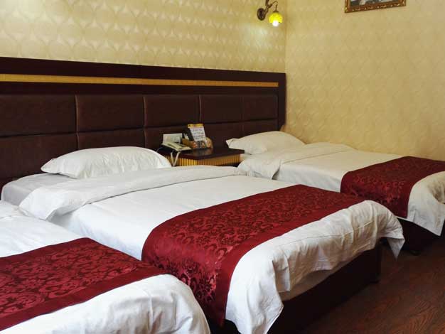 triple beds room