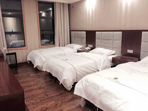 triple beds room