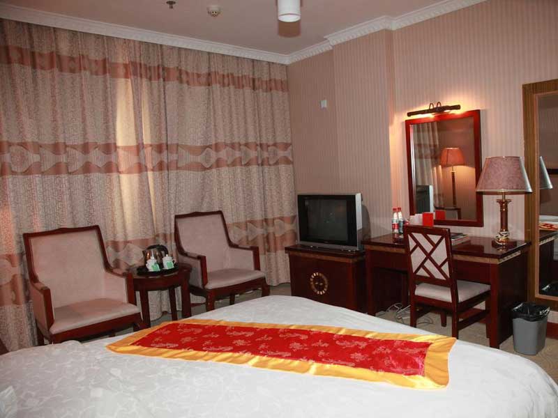 Yulong Holiday Grand Hotel