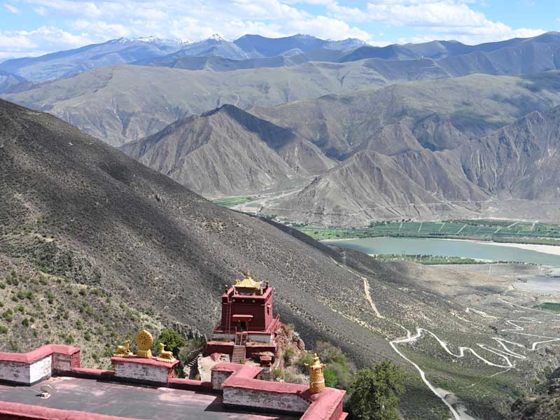 overlook-Lhasa-river