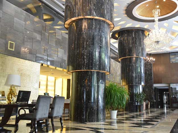 Royale Celebrity Hotel