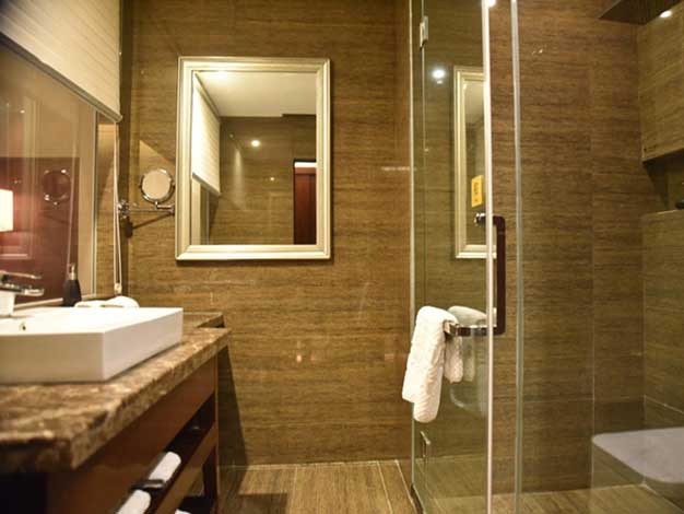 Royale Celebrity Hotel