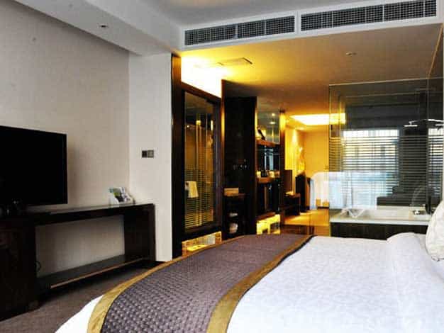 Royale Celebrity Hotel