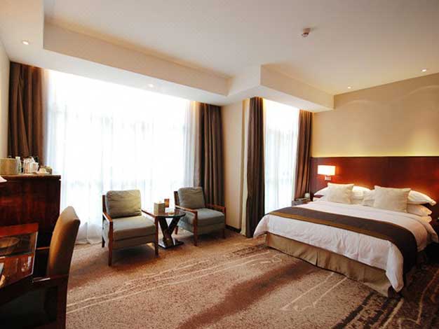 Royale Celebrity Hotel