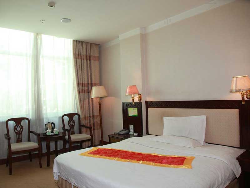 Yulong Holiday Grand Hotel