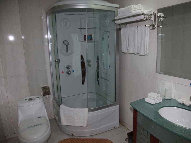 Yulong Holiday Grand Hotel