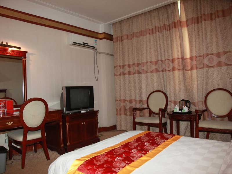 Yulong Holiday Grand Hotel