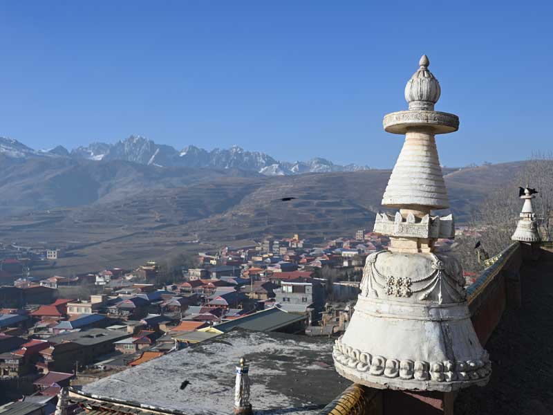 Garze Monastery chorten