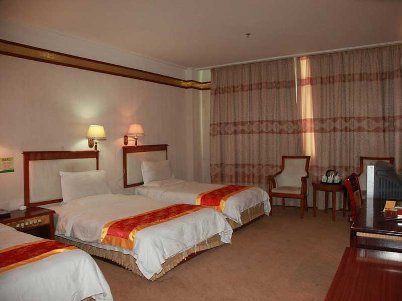 Yulong Holiday Grand Hotel