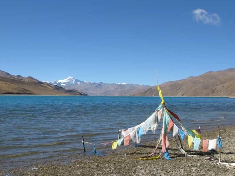 yamdrok lake