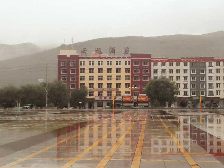 Yunlong Hotel
